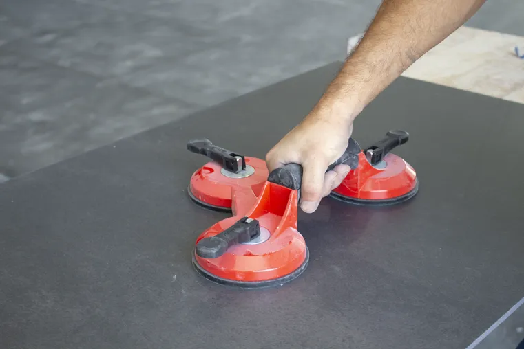 Triple suction cup